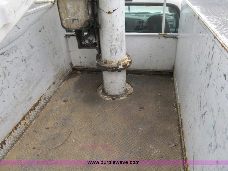 image for item G6520 2006 Ford F550 Super Duty XL bucket truck