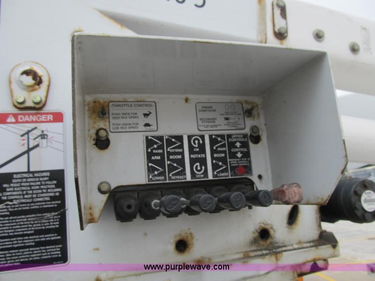 image for item G6520 2006 Ford F550 Super Duty XL bucket truck