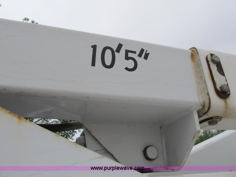 image for item G6520 2006 Ford F550 Super Duty XL bucket truck