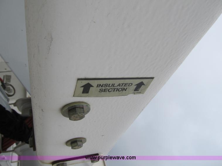 image for item G6520 2006 Ford F550 Super Duty XL bucket truck