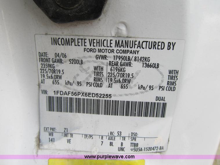 image for item G6520 2006 Ford F550 Super Duty XL bucket truck