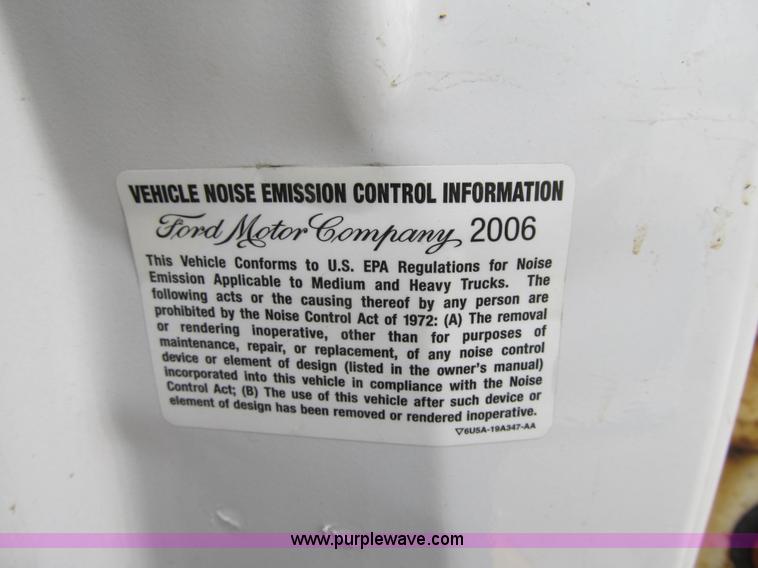 image for item G6520 2006 Ford F550 Super Duty XL bucket truck