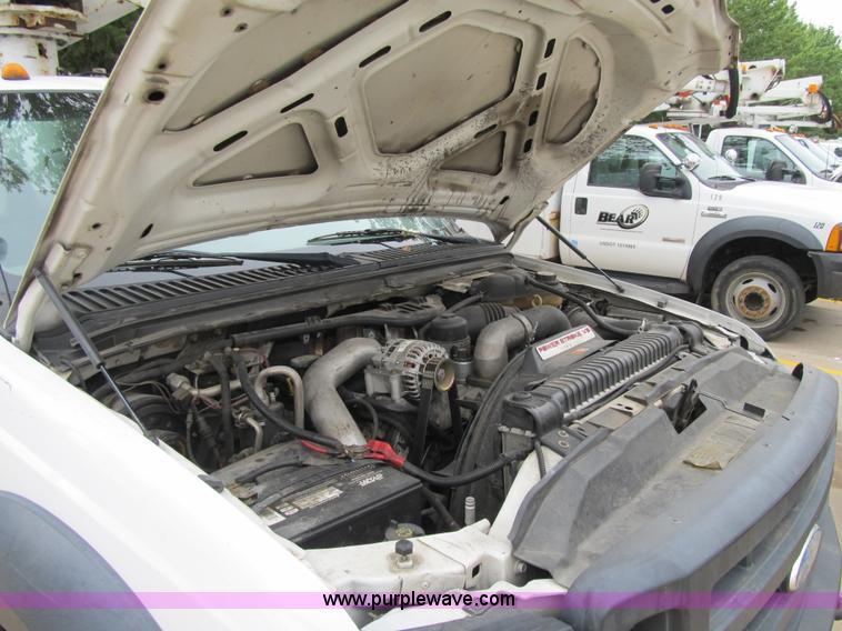 image for item G6520 2006 Ford F550 Super Duty XL bucket truck