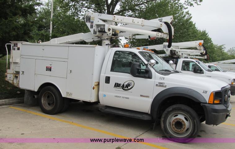image for item G6522 2006 Ford F550 Super Duty XL bucket truck
