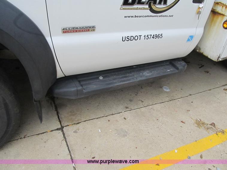 image for item G6522 2006 Ford F550 Super Duty XL bucket truck