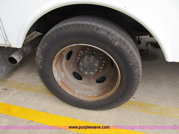 image for item G6522 2006 Ford F550 Super Duty XL bucket truck