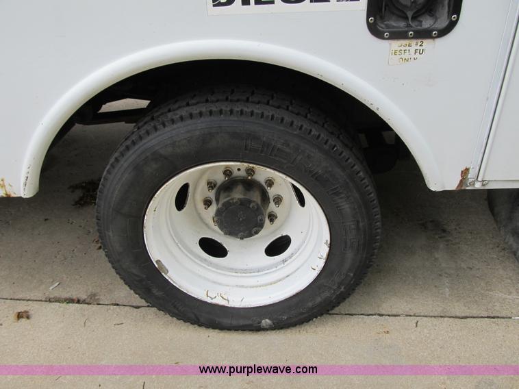 image for item G6522 2006 Ford F550 Super Duty XL bucket truck