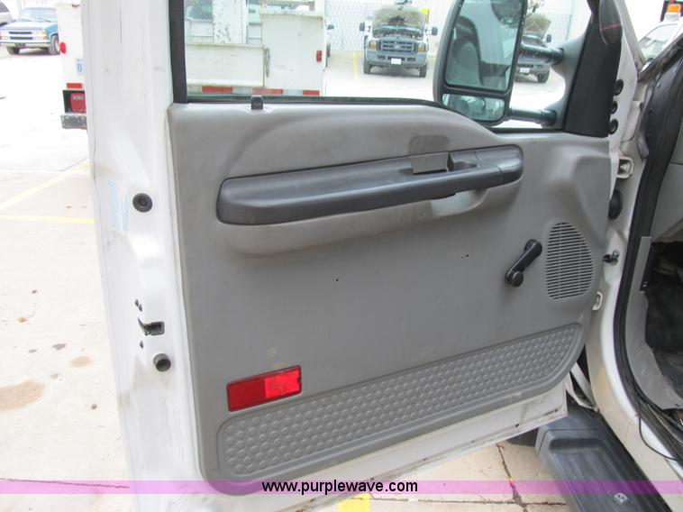 image for item G6522 2006 Ford F550 Super Duty XL bucket truck