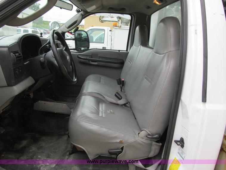 image for item G6522 2006 Ford F550 Super Duty XL bucket truck