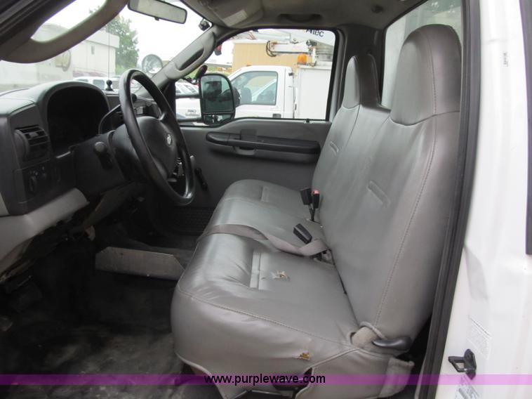 image for item G6522 2006 Ford F550 Super Duty XL bucket truck