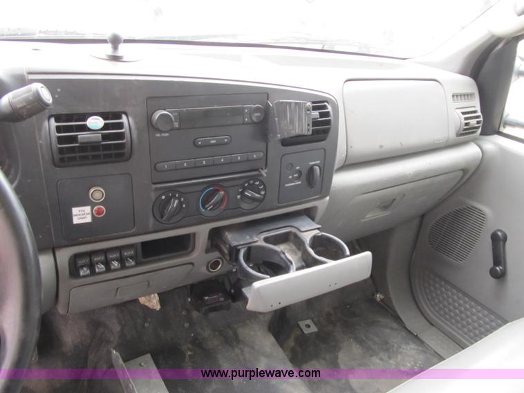 image for item G6522 2006 Ford F550 Super Duty XL bucket truck