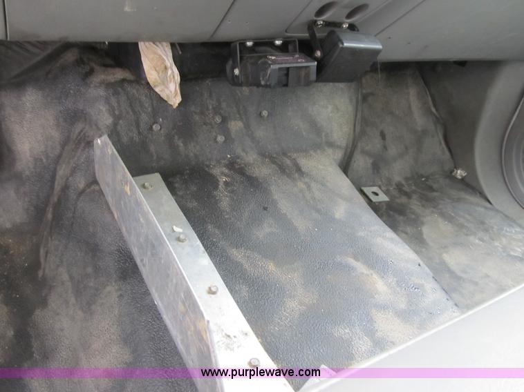 image for item G6522 2006 Ford F550 Super Duty XL bucket truck