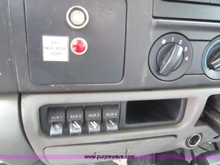 image for item G6522 2006 Ford F550 Super Duty XL bucket truck