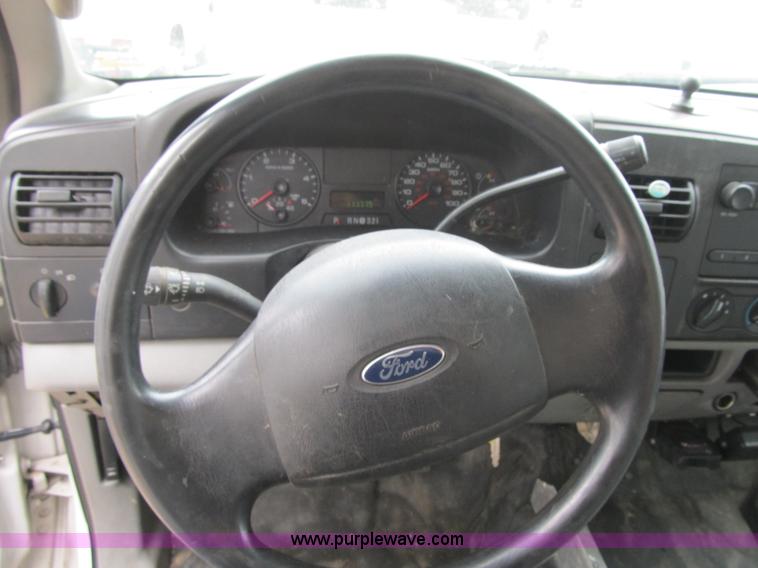image for item G6522 2006 Ford F550 Super Duty XL bucket truck