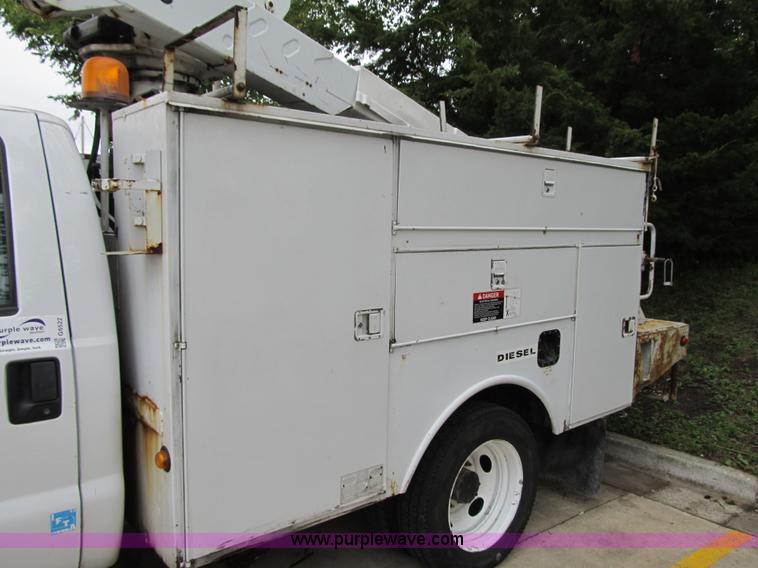 image for item G6522 2006 Ford F550 Super Duty XL bucket truck