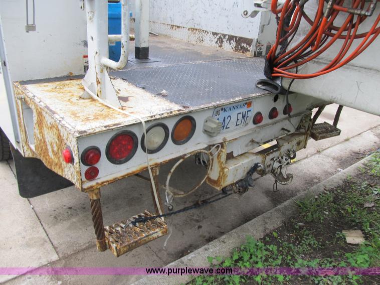 image for item G6522 2006 Ford F550 Super Duty XL bucket truck