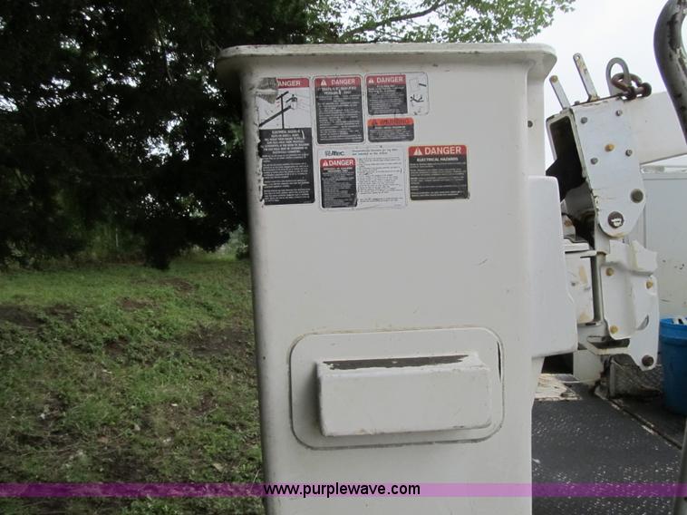 image for item G6522 2006 Ford F550 Super Duty XL bucket truck