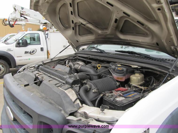 image for item G6522 2006 Ford F550 Super Duty XL bucket truck