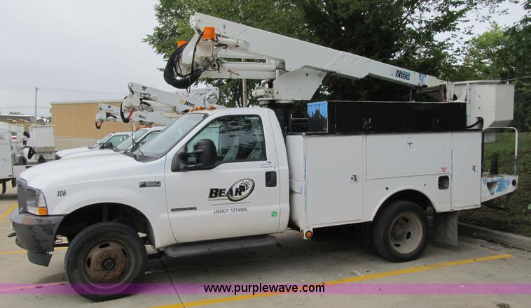 image for item G6523 2002 Ford F550 Super Duty XL bucket truck