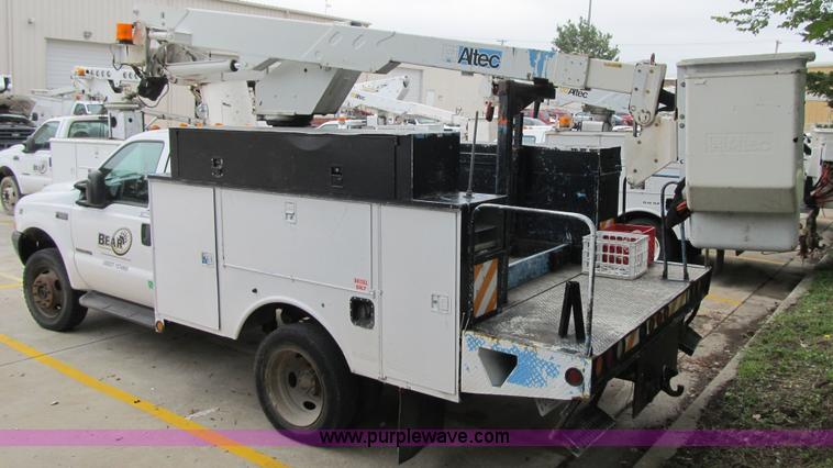image for item G6523 2002 Ford F550 Super Duty XL bucket truck