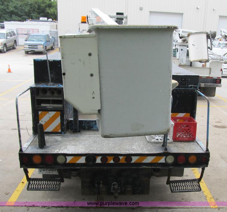 image for item G6523 2002 Ford F550 Super Duty XL bucket truck