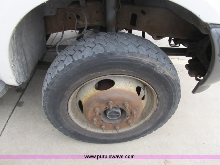 image for item G6523 2002 Ford F550 Super Duty XL bucket truck