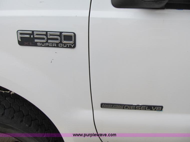 image for item G6523 2002 Ford F550 Super Duty XL bucket truck