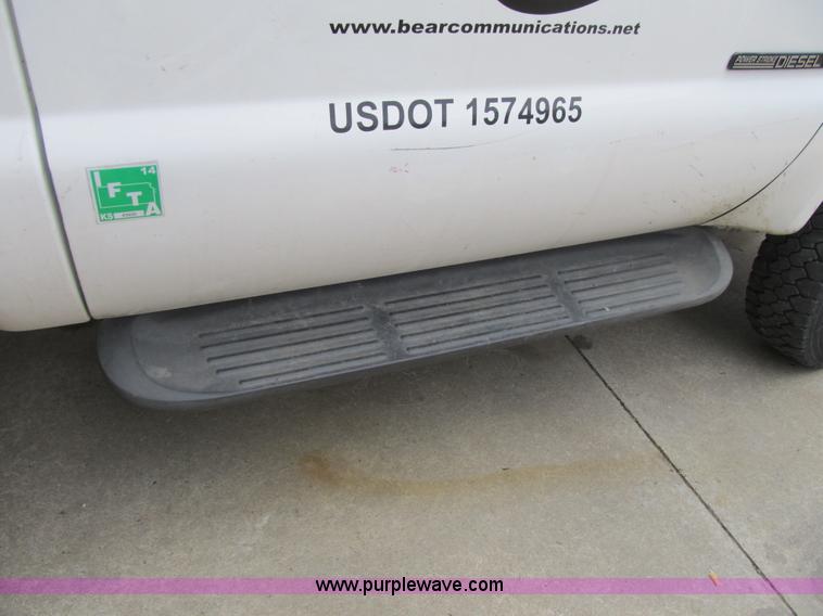 image for item G6523 2002 Ford F550 Super Duty XL bucket truck