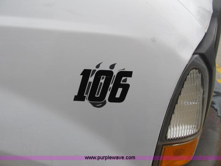 image for item G6523 2002 Ford F550 Super Duty XL bucket truck