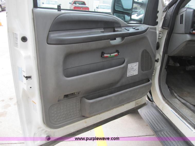 image for item G6523 2002 Ford F550 Super Duty XL bucket truck