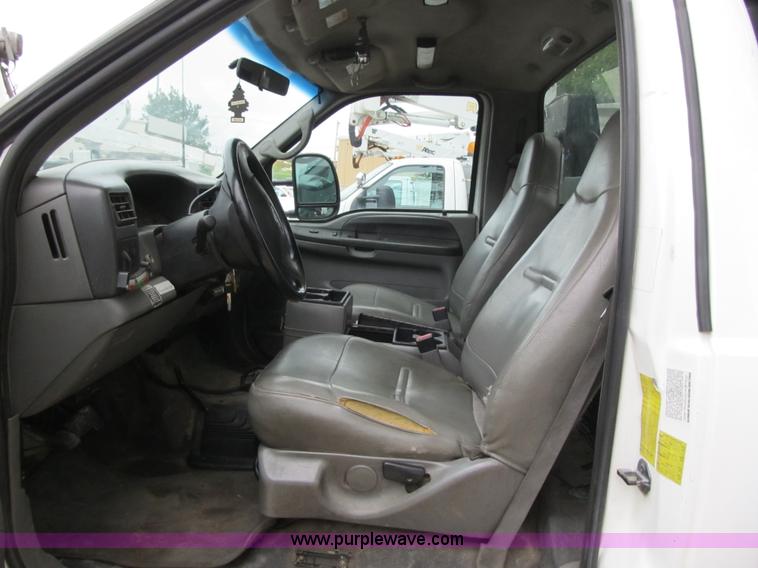 image for item G6523 2002 Ford F550 Super Duty XL bucket truck