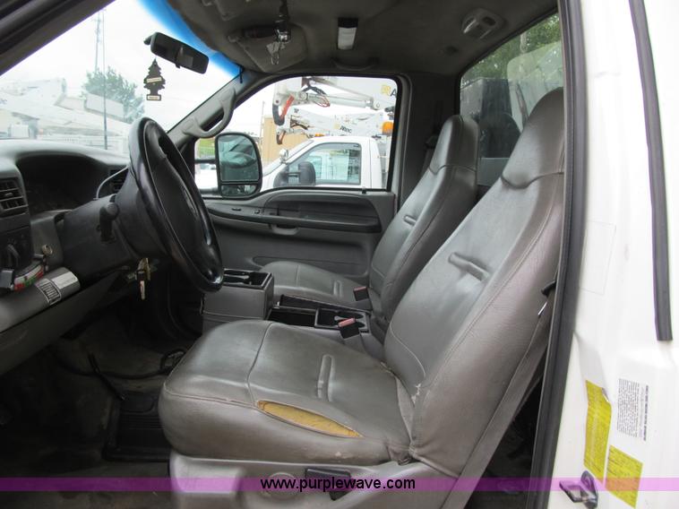 image for item G6523 2002 Ford F550 Super Duty XL bucket truck