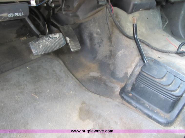 image for item G6523 2002 Ford F550 Super Duty XL bucket truck