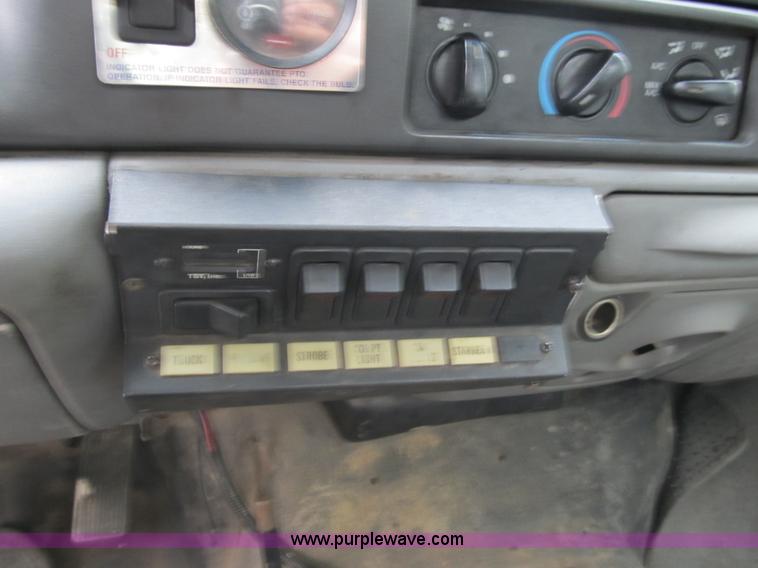 image for item G6523 2002 Ford F550 Super Duty XL bucket truck