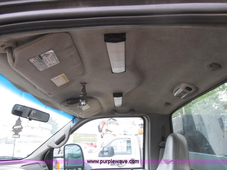 image for item G6523 2002 Ford F550 Super Duty XL bucket truck