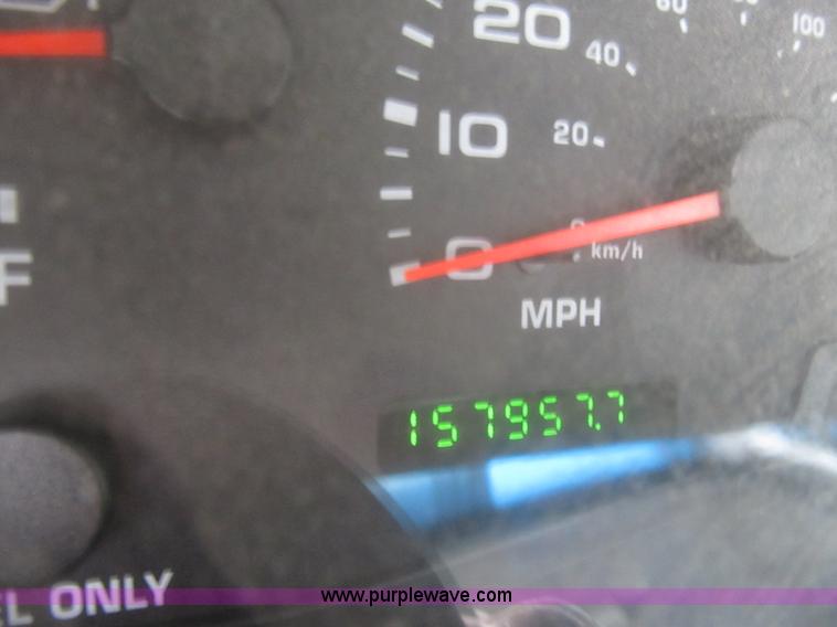 image for item G6523 2002 Ford F550 Super Duty XL bucket truck