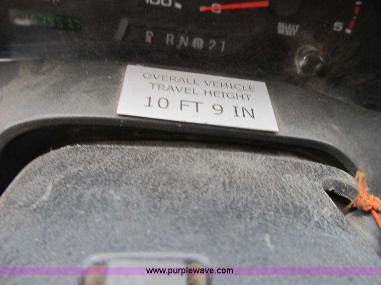 image for item G6523 2002 Ford F550 Super Duty XL bucket truck