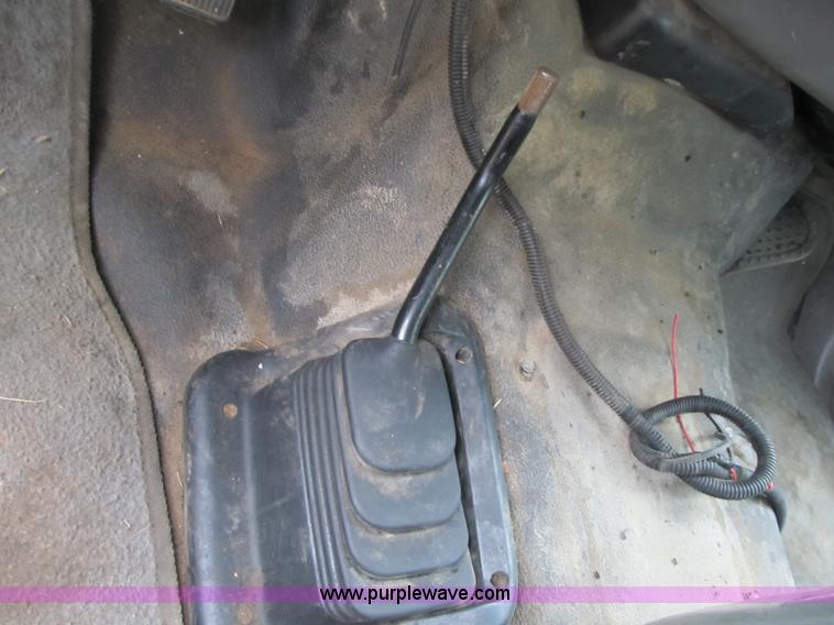 image for item G6523 2002 Ford F550 Super Duty XL bucket truck