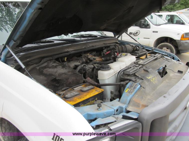 image for item G6523 2002 Ford F550 Super Duty XL bucket truck