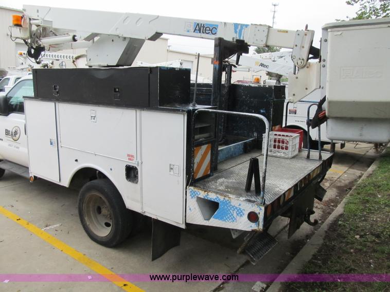 image for item G6523 2002 Ford F550 Super Duty XL bucket truck