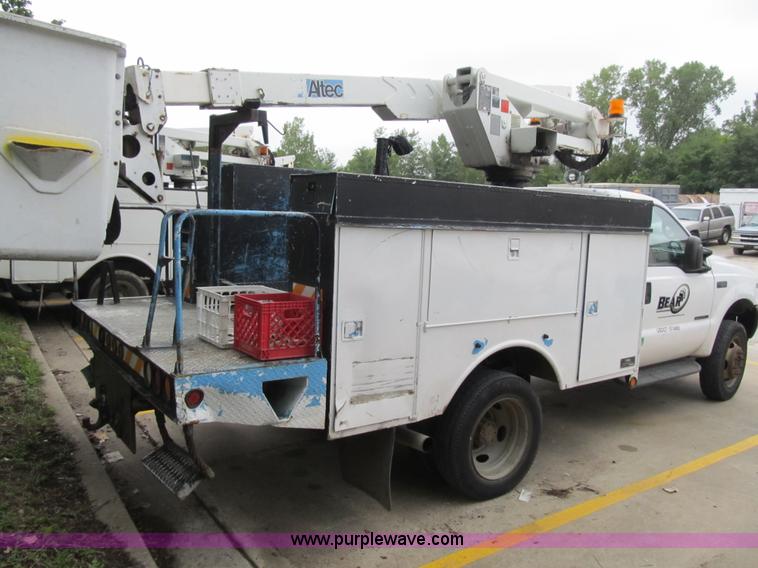 image for item G6523 2002 Ford F550 Super Duty XL bucket truck