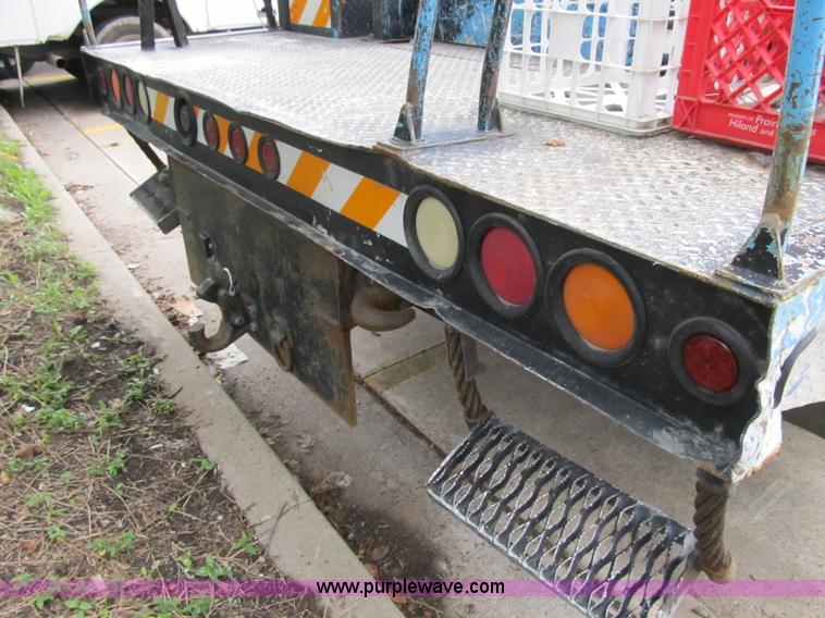 image for item G6523 2002 Ford F550 Super Duty XL bucket truck