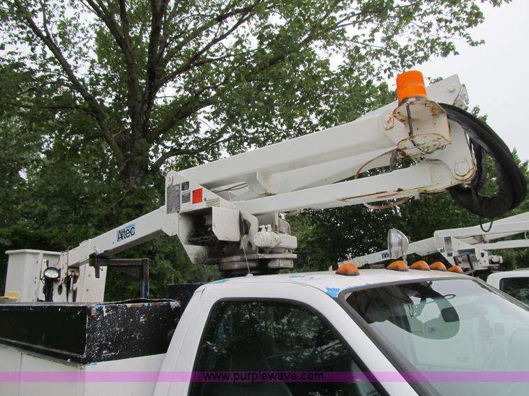 image for item G6523 2002 Ford F550 Super Duty XL bucket truck