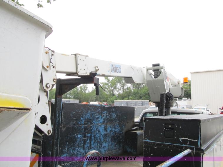 image for item G6523 2002 Ford F550 Super Duty XL bucket truck