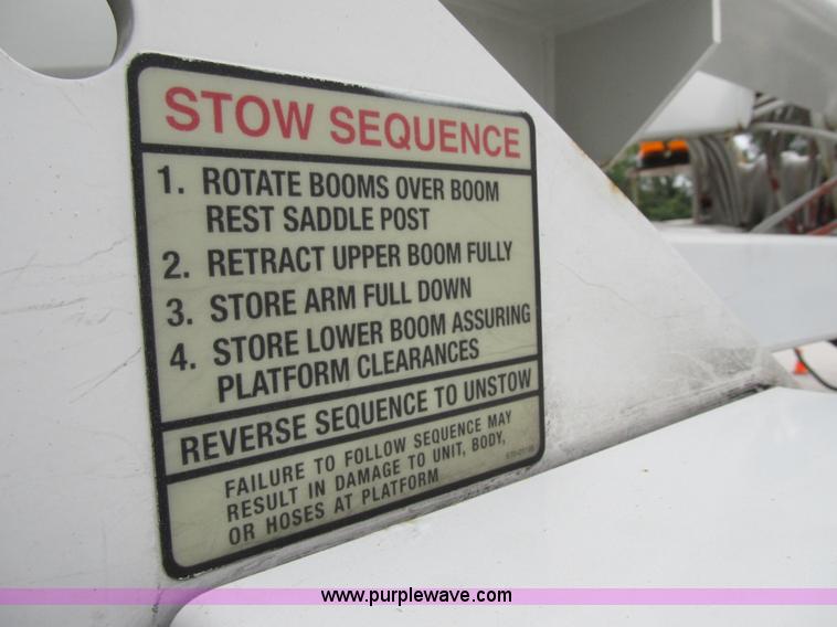 image for item G6523 2002 Ford F550 Super Duty XL bucket truck