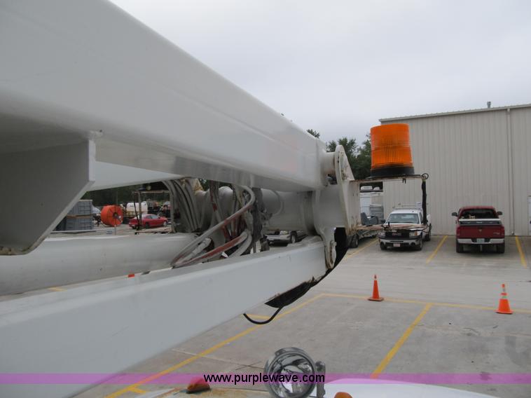 image for item G6523 2002 Ford F550 Super Duty XL bucket truck