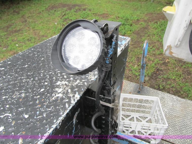 image for item G6523 2002 Ford F550 Super Duty XL bucket truck