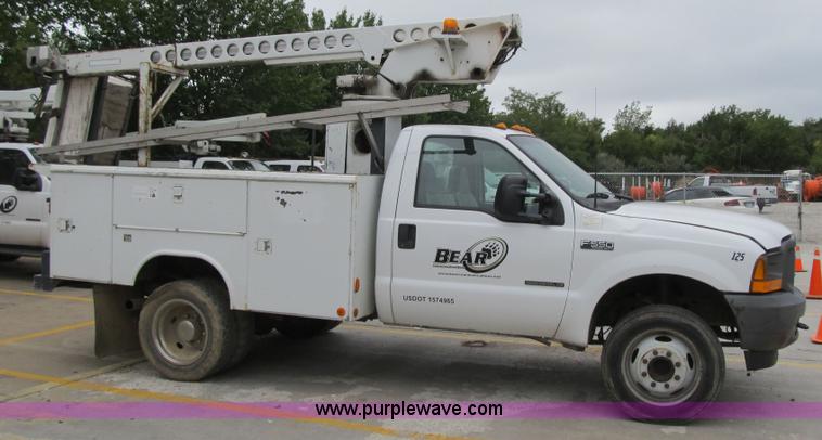 image for item G6524 2001 Ford F550 Super Duty XL bucket truck