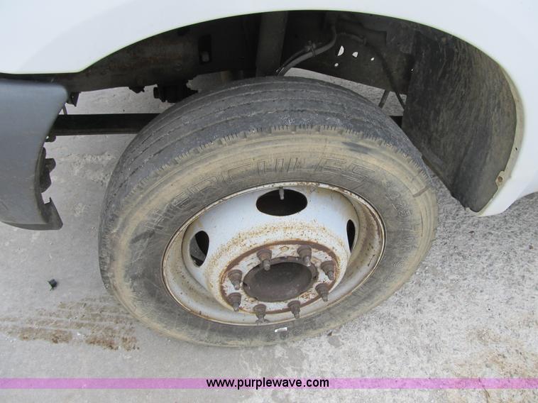 image for item G6524 2001 Ford F550 Super Duty XL bucket truck