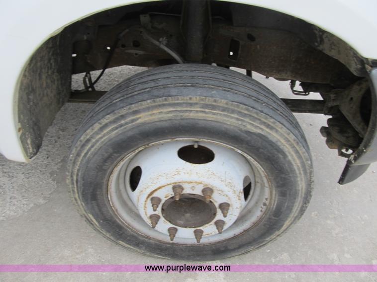 image for item G6524 2001 Ford F550 Super Duty XL bucket truck